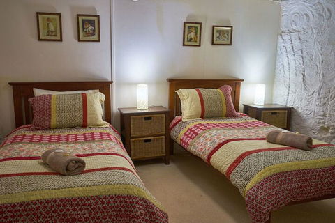 Underground Bed And Breakfast - Accommodation QLD 5