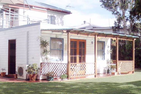Johnstones On Oxley Bed & Breakfast - Accommodation QLD 4