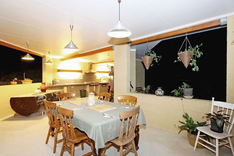 Wallaby Ridge Retreat - Accommodation QLD 7