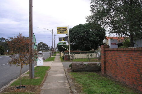 Coorrabin Motor Inn - Accommodation QLD 3