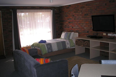 Coorrabin Motor Inn - Accommodation QLD 4