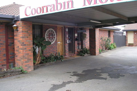 Coorrabin Motor Inn - Accommodation QLD 2