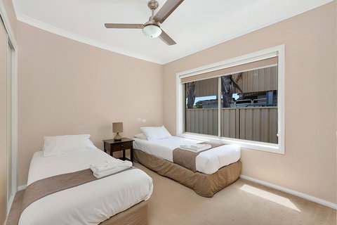 Kennedy Holiday Villas - Accommodation QLD 5