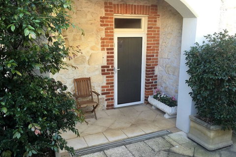 Arundel's Boutique Accommodation - Accommodation QLD 1