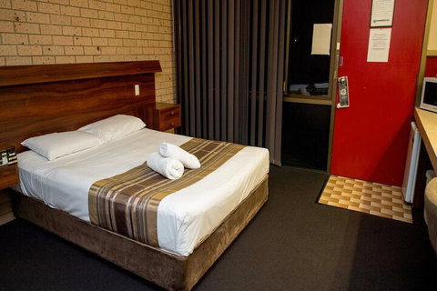 Sarina Motor Inn - Accommodation QLD 2