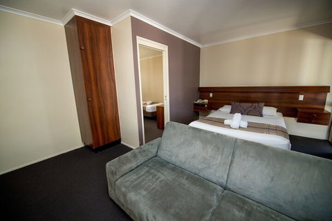 Sarina Motor Inn - Accommodation QLD 4