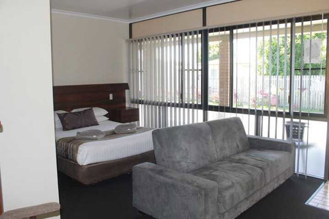Sarina Motor Inn - Accommodation QLD 7