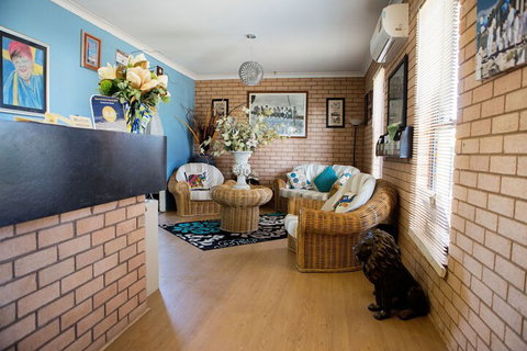 Cameo Inn Motel - Accommodation QLD 7