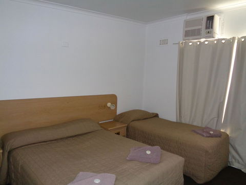 Parkway Motel - Accommodation QLD 1