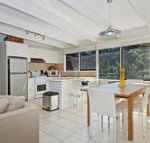 De Angelis Beach House - Accommodation QLD