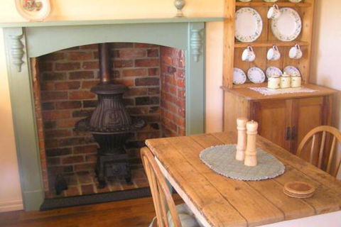 Valleyfield Cottage - Accommodation QLD 1