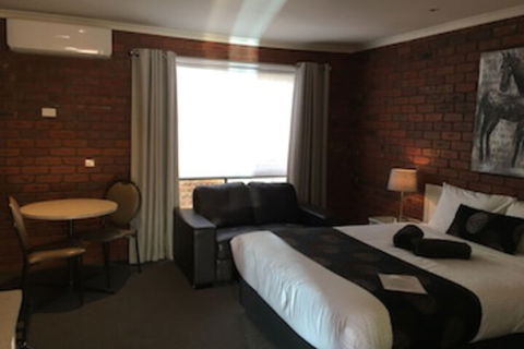 Melton Motor Inn & Apartments - Accommodation QLD 0