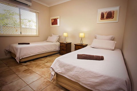 Wunan House - Accommodation QLD 5