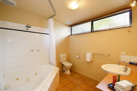 Chatby Lane Lorne - Accommodation QLD 3