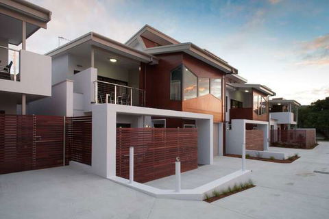 Albany Waves - Accommodation QLD 2