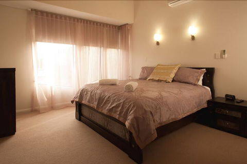 Albany Waves - Accommodation QLD 6