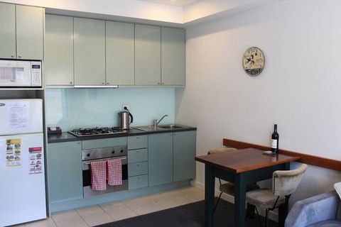 Australian Home Away At Market Square Melbourne - Accommodation QLD 4
