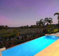4 Cascade House Luxury Holiday Home - Accommodation QLD