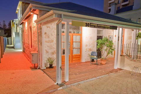 30 Arundel Accommodation - Accommodation QLD 0