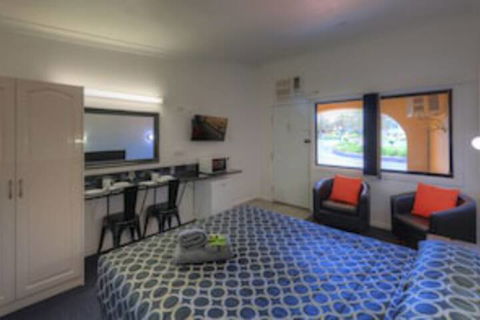 Twin Swans Motel - Accommodation QLD 0