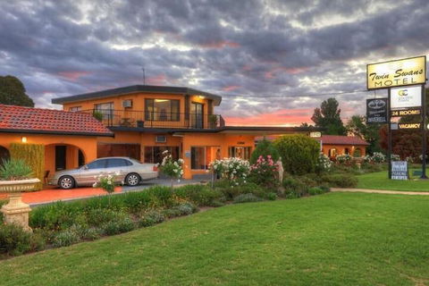 Twin Swans Motel - Accommodation QLD 2