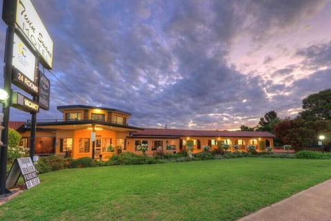 Twin Swans Motel - Accommodation QLD 4