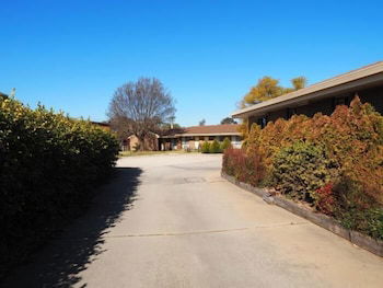 Jacaranda Motel & Holiday Units - Accommodation QLD 1