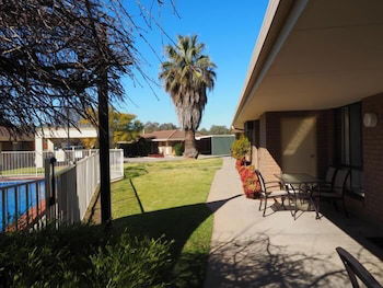 Jacaranda Motel & Holiday Units - Accommodation QLD 4