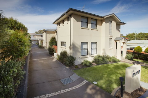 Charlestown Terrace - Accommodation QLD 2