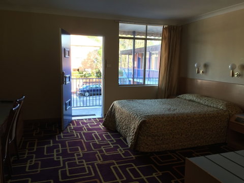 Ashfield Motor Inn - Accommodation QLD 3