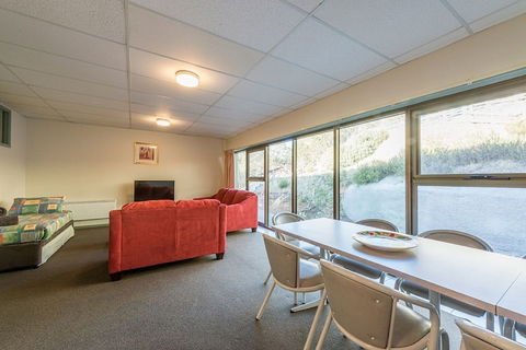 Falls Creek Country Club - Accommodation QLD 2