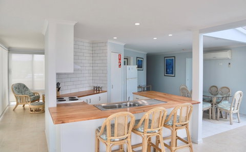 Ultimate Holiday Apartments - Accommodation QLD 2