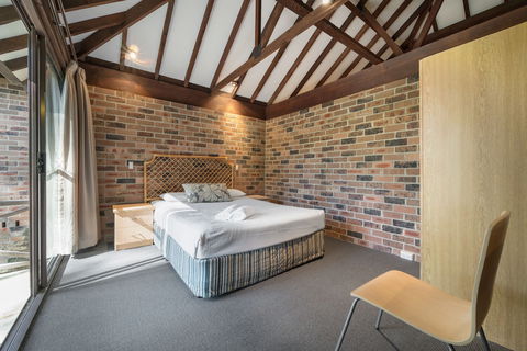 Avoca Beach Hotel - Accommodation QLD 6