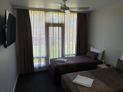 Naracoorte Hotel Motel - Accommodation QLD 3