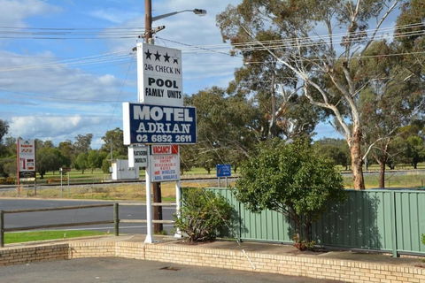 Adrian Motel - Accommodation QLD 3