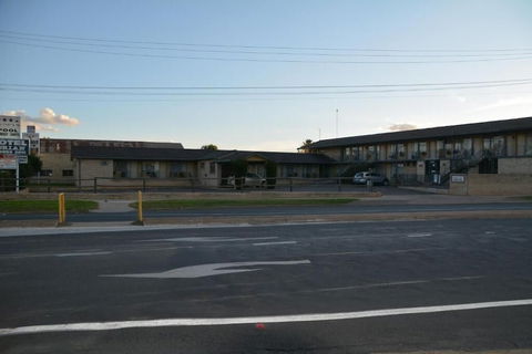 Adrian Motel - Accommodation QLD 2
