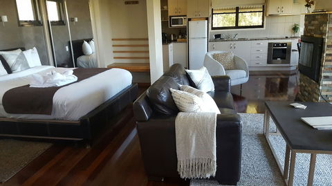 Blue Summit Cottages - Accommodation QLD 5