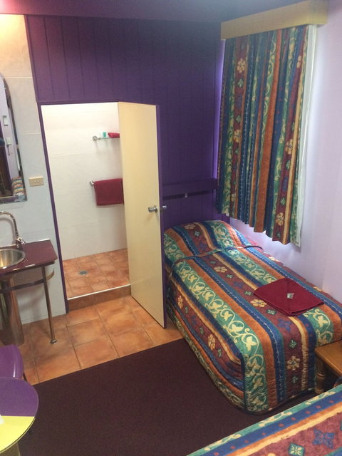 Monarch Motel Hotel - Accommodation QLD 5