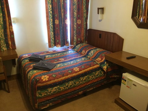 Monarch Motel Hotel - Accommodation QLD 2