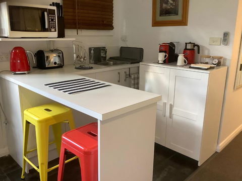 Petite Provence Cottage - Accommodation QLD 6