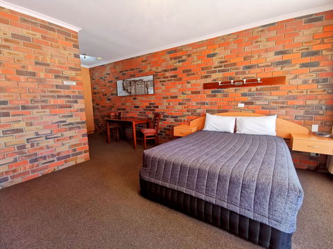 Townhouse Motor Inn - Accommodation QLD 3