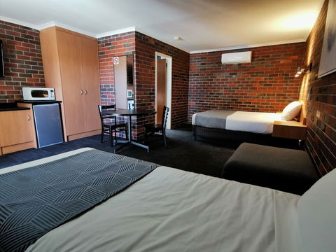 Townhouse Motor Inn - Accommodation QLD 6