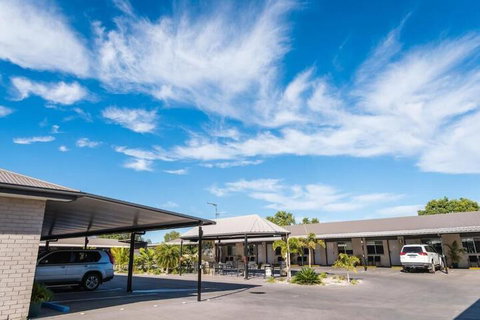 Athena Studio Units - Accommodation QLD 5