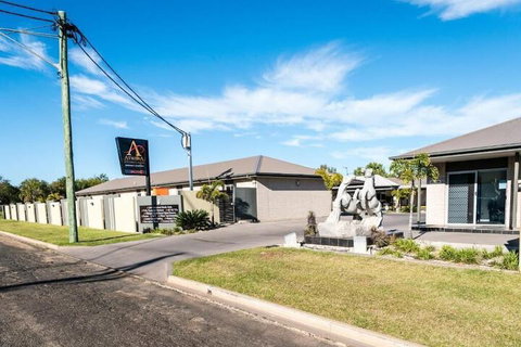 Athena Studio Units - Accommodation QLD 6