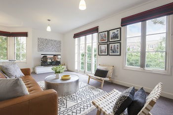 BOUTIQUE STAYS - Wellington Mews - Accommodation QLD 1