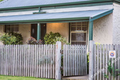 Georgies Cottage - Accommodation QLD 3