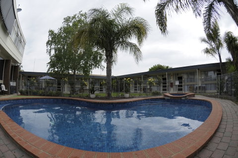 Warrina Motor Inn - Accommodation QLD 3
