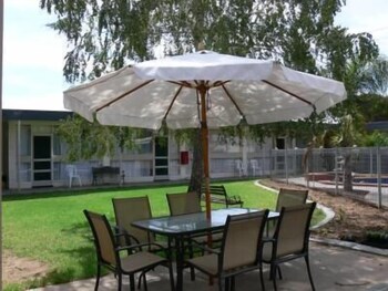 Warrina Motor Inn - Accommodation QLD 1