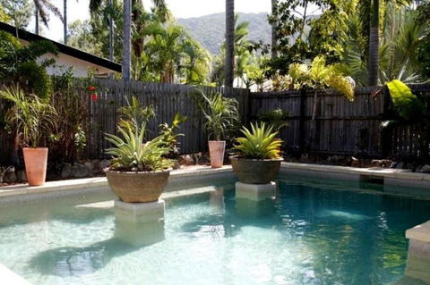 Jambala Beach House - Accommodation QLD 4