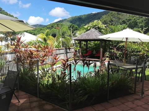 Latania Luxury Villas - Accommodation QLD 3